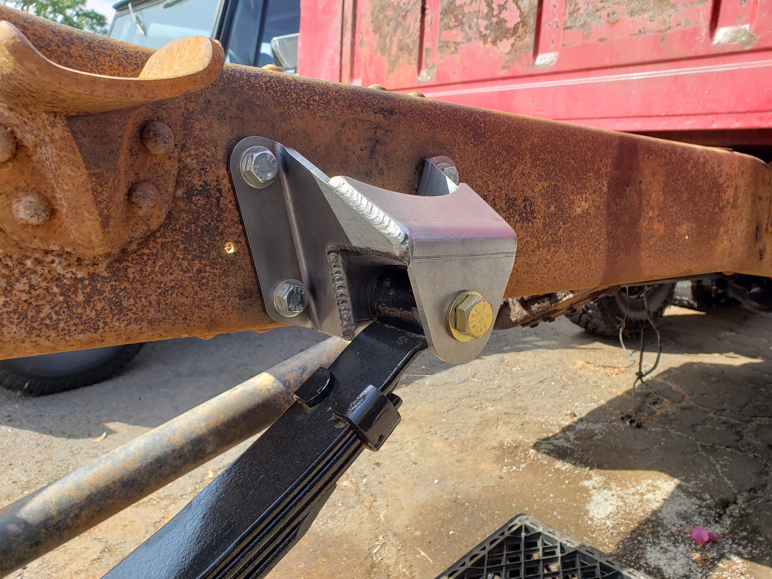 Rear Leaf Spring Mount for Ford Highboy 19671977 1/2 F250/350