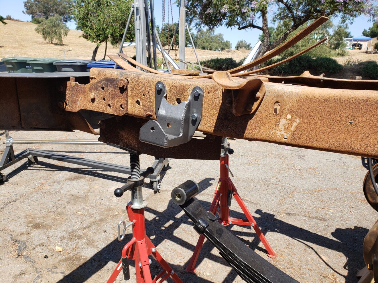 Rear Leaf Spring Shackle Psrorkeu - 722-101 Set Of 2 RH LH Bracket Hanger Kit For Ford Bronco F150 F250 F350 Truck 1980-1997 4WD Rear Springs - Foto 6